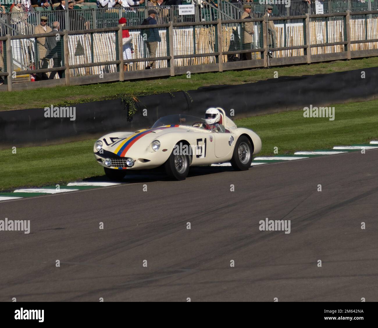 Nigel Winchester fährt ein 1955 AC Ace-Bristol im Madgwick Cup im Goodwood Revival 2022 Stockfoto