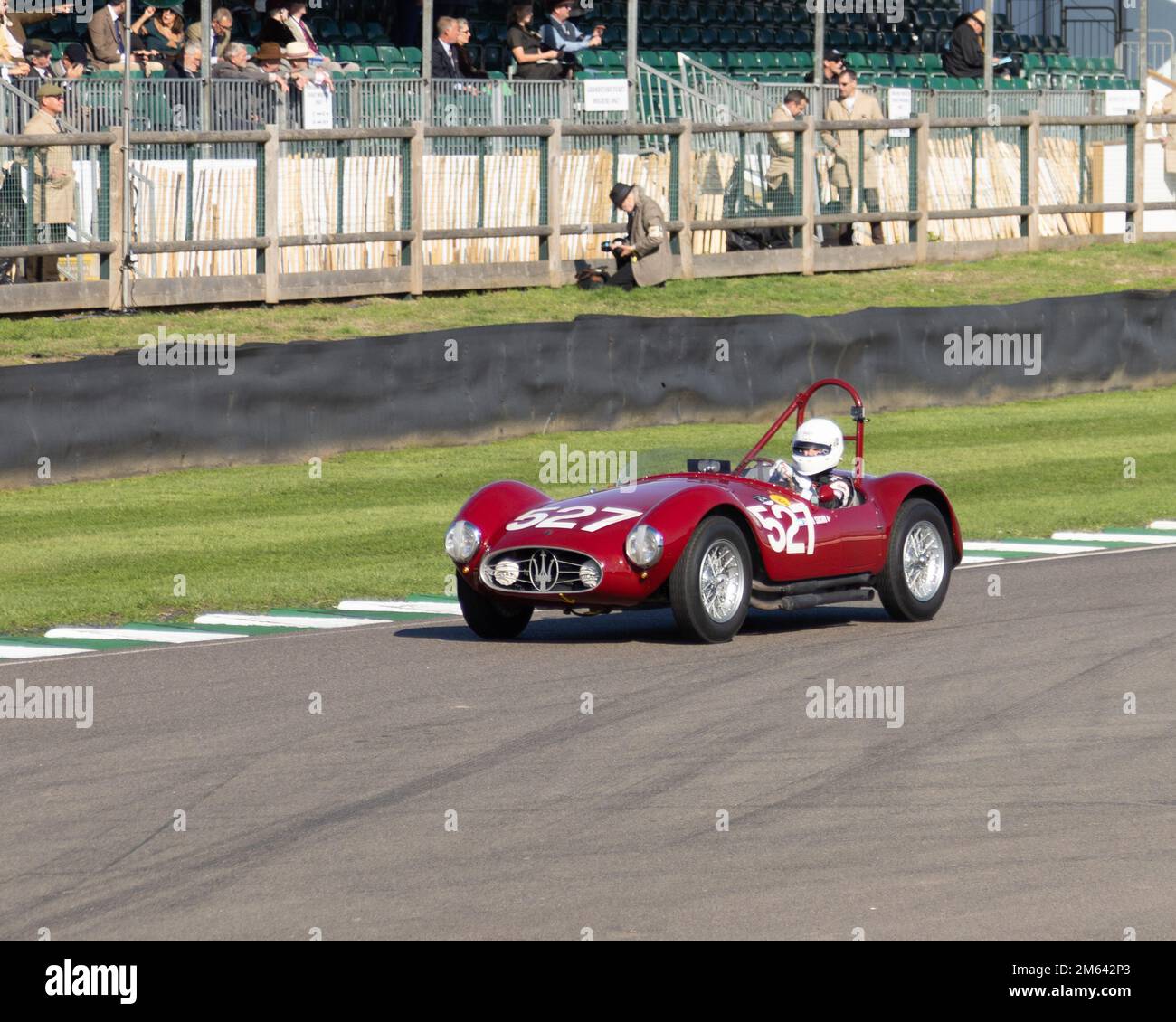 Adrian Sucari fährt seinen 1953 Maserati A6GCS Sportwagen auf der 2022 Goodwood Revival Stockfoto