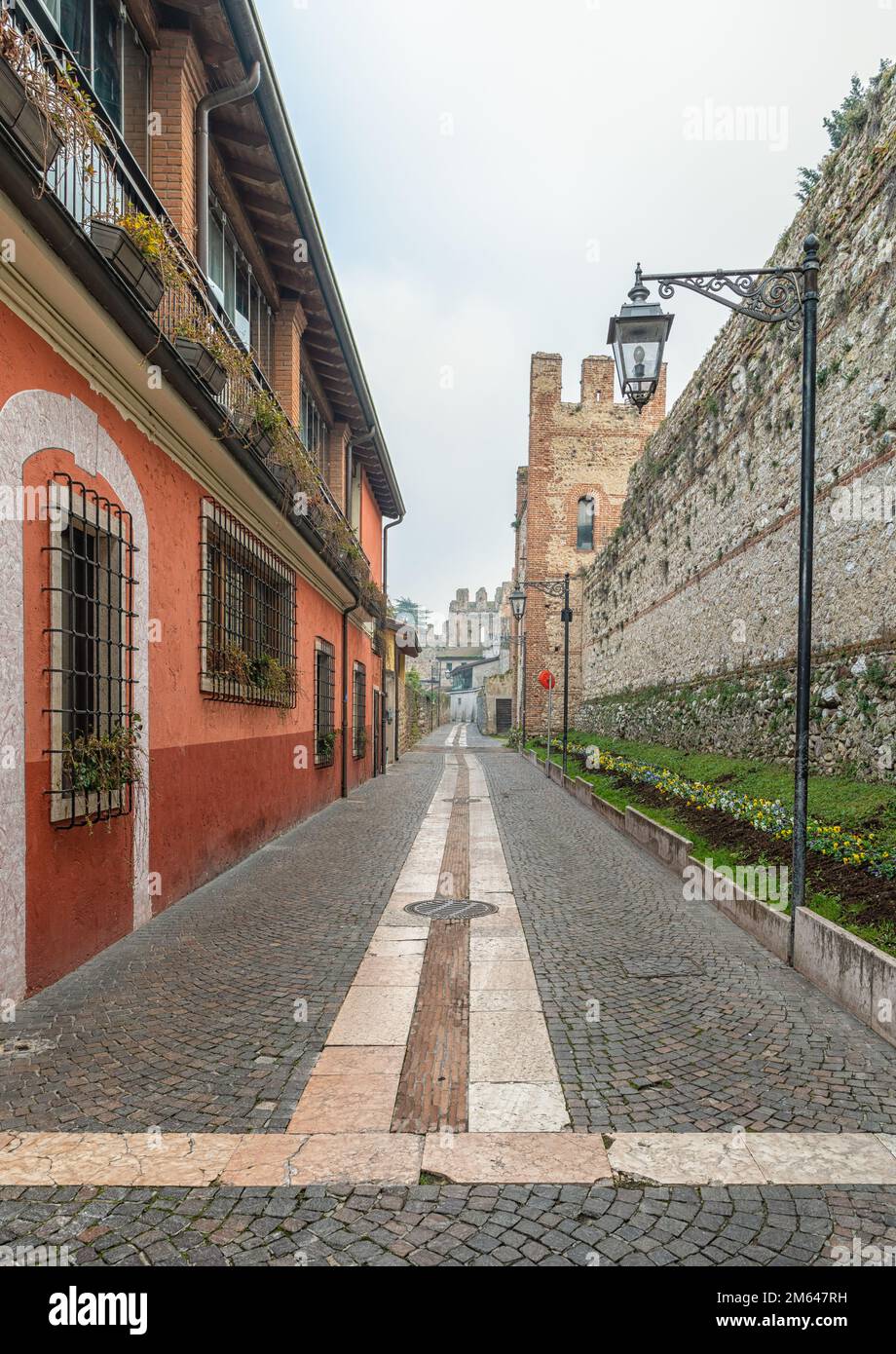 Historisches zentrum von lazise Fotos und Bildmaterial in hoher