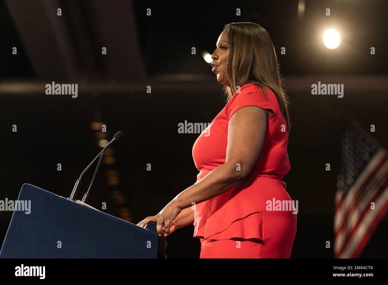 1. Januar 2023, Albany, New York, Vereinigte Staaten: Letitia James gibt Bemerkungen ab, nachdem er von den USA als Generalstaatsanwalt vereidigt wurde Senator Charles Schumer bei der Einweihungszeremonie für New Yorker Staatsbeamte im Empire State Plaza Convention Center in Albany. Gouverneur Kathy Hochul wurde als erste weibliche Gouverneurin des Staates New York für die volle Amtszeit vereidigt. (Kreditbild: © Fotograf Lev Radin/Pacific Press via ZUMA Press Wire) Stockfoto