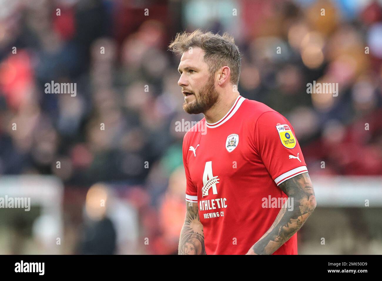 James Norwood #9 of Barnsley während des Spiels Barnsley vs Bolton Wanderers in der Sky Bet League 1 in Oakwell, Barnsley, Großbritannien, 2. Januar 2023 (Foto: Mark Cosgrove/News Images) Stockfoto