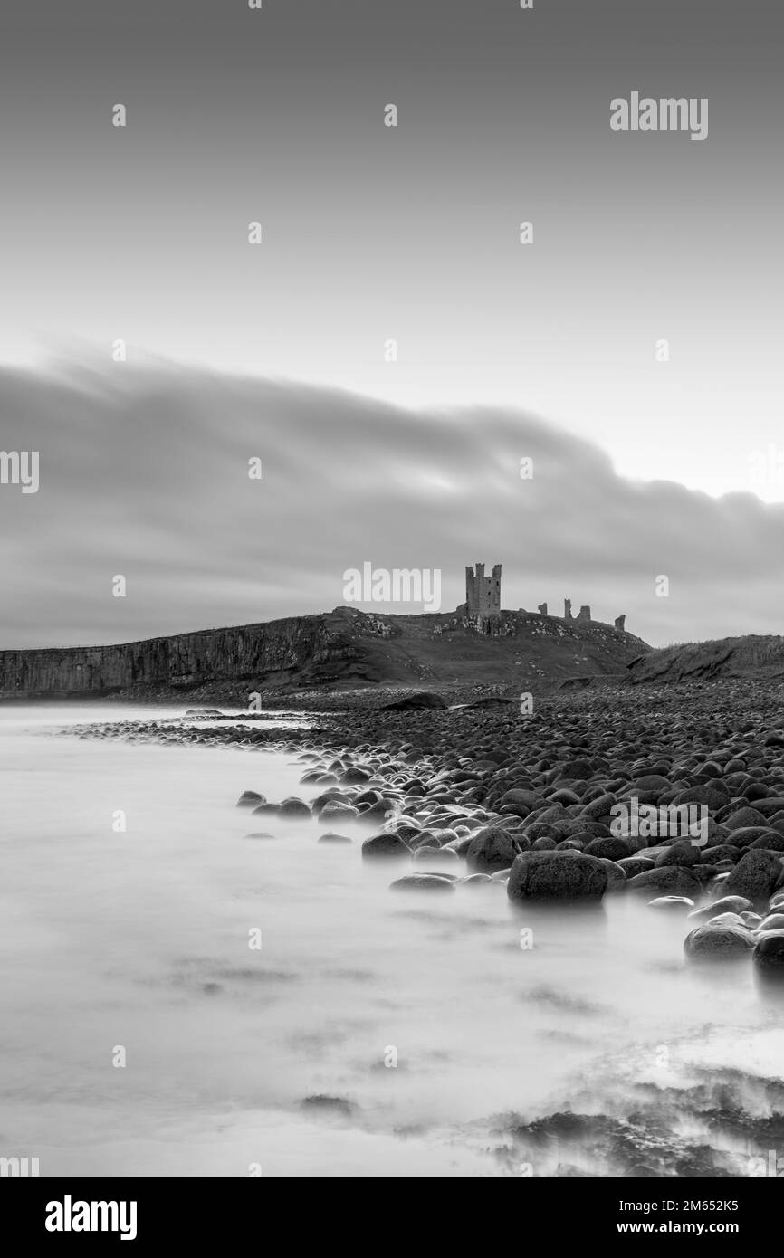 Dunstanburgh Castle Sonnenaufgang, Northumberland Stockfoto