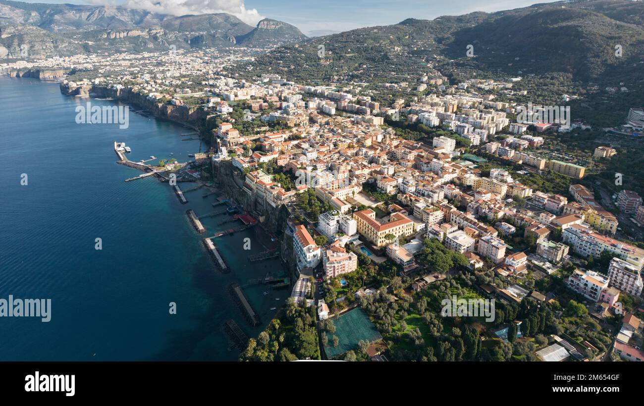 Sorrent ist eine Küstenstadt im Südwesten Italiens, gegenüber der Bucht von Neapel auf der Halbinsel Sorrentine Stockfoto