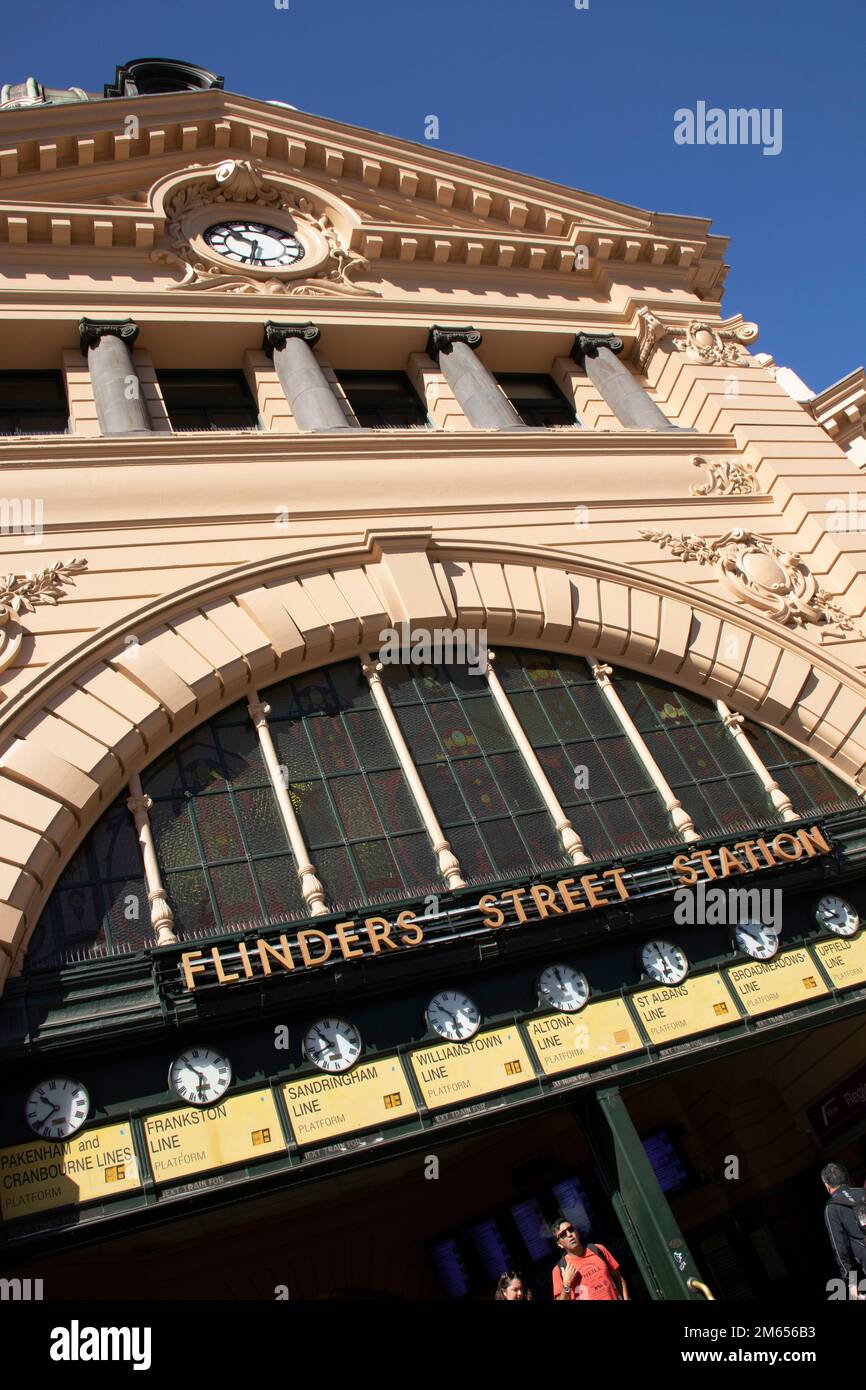 Der Eingang zum Bahnhof Flinders Street, Melbourne, Victoria, Australien Stockfoto