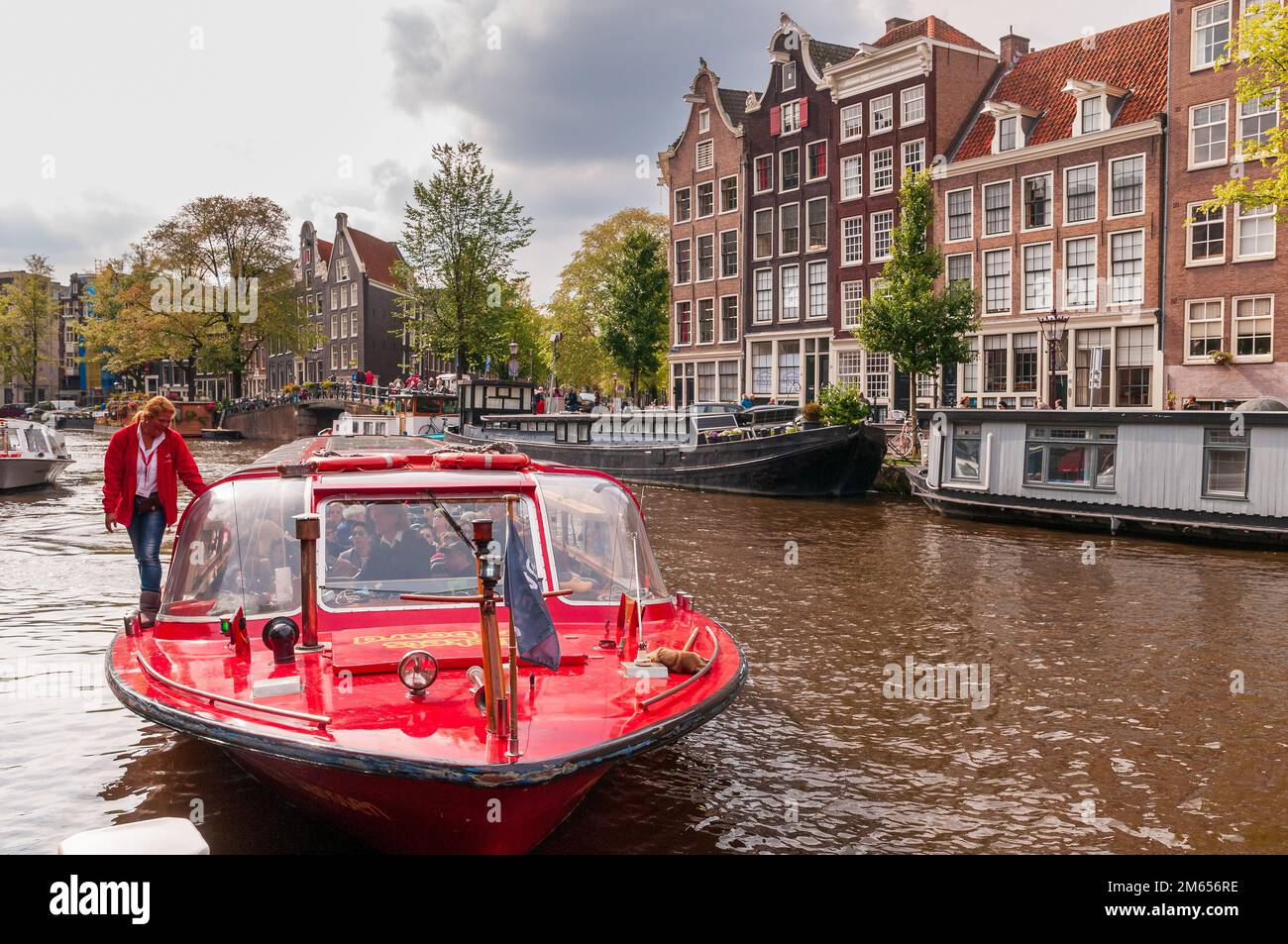 Vergnügen auf einem Kanal in Amsterdam. Stockfoto
