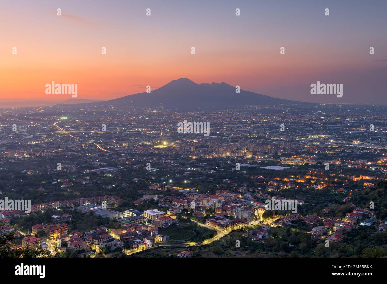 Pompeji, Italien, unter dem Berg Vesuv nach Sonnenuntergang. Stockfoto