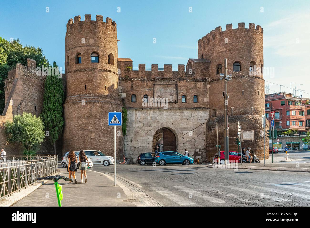 Porta San Paolo. Teil der Aurelianischen Mauer und Sitz des Via Ostiense Museums. Rom, Latium, Italien, Europa Stockfoto