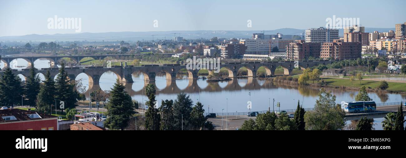 Puente de Palmas, eine Brücke über den Fluss Guadiana in Badajoz, Spanien Stockfoto