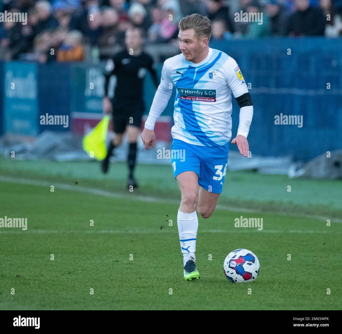 Barrow-in-Furness, Großbritannien. Ben Whitfield am 2. Januar 2023Barrow während des Spiels der Sky Bet League 2 zwischen Barrow und Rochdale in der Holker Street, Barrow-in-Furness, am Montag, den 2. Januar 2023. (Kredit: Ian Allington | MI News) Kredit: MI News & Sport /Alamy Live News Stockfoto