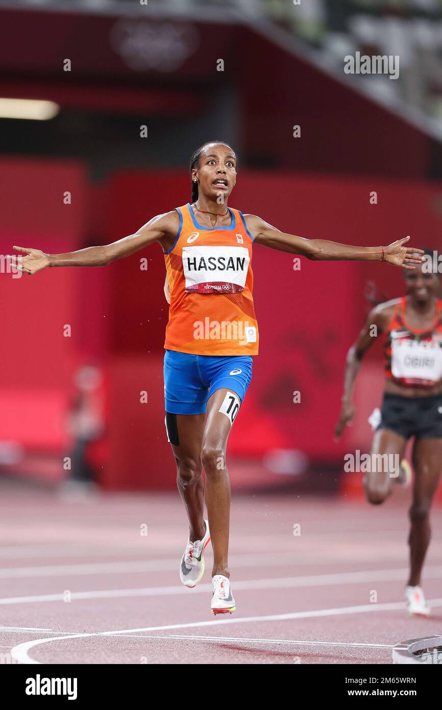Der Olympiasieger Sifan Hassan (NED) gewinnt bei den Olympischen Sommerspielen 2020 (2021) in Tokio, Japan, die 5000 Meter hohen Frauensieger Stockfoto