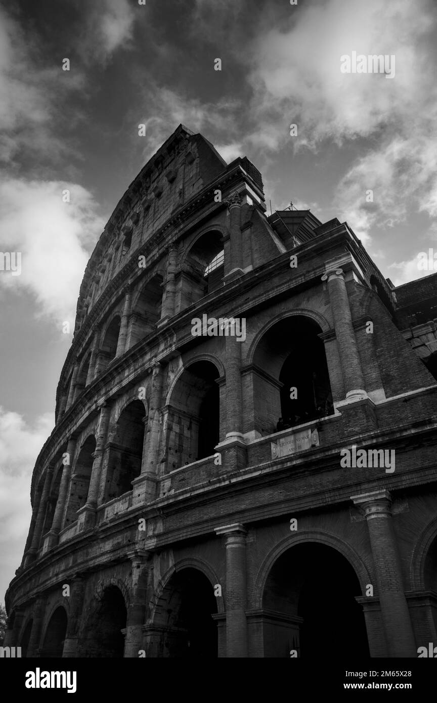 Schwarz-weißes kolosseum in der römischen Stadt Rom, italien. Rom, Italien, historisches kolosseum. römisches Erbe. Stockfoto