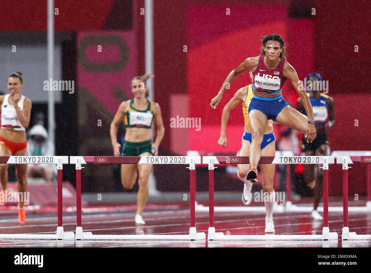 Sydney McLaughlin (USA) nimmt bei den Olympischen Sommerspielen 2020 (2021) in Tokio, Japan, an den 400-Meter-Hürden-Halbfinalen der Frauen Teil Stockfoto
