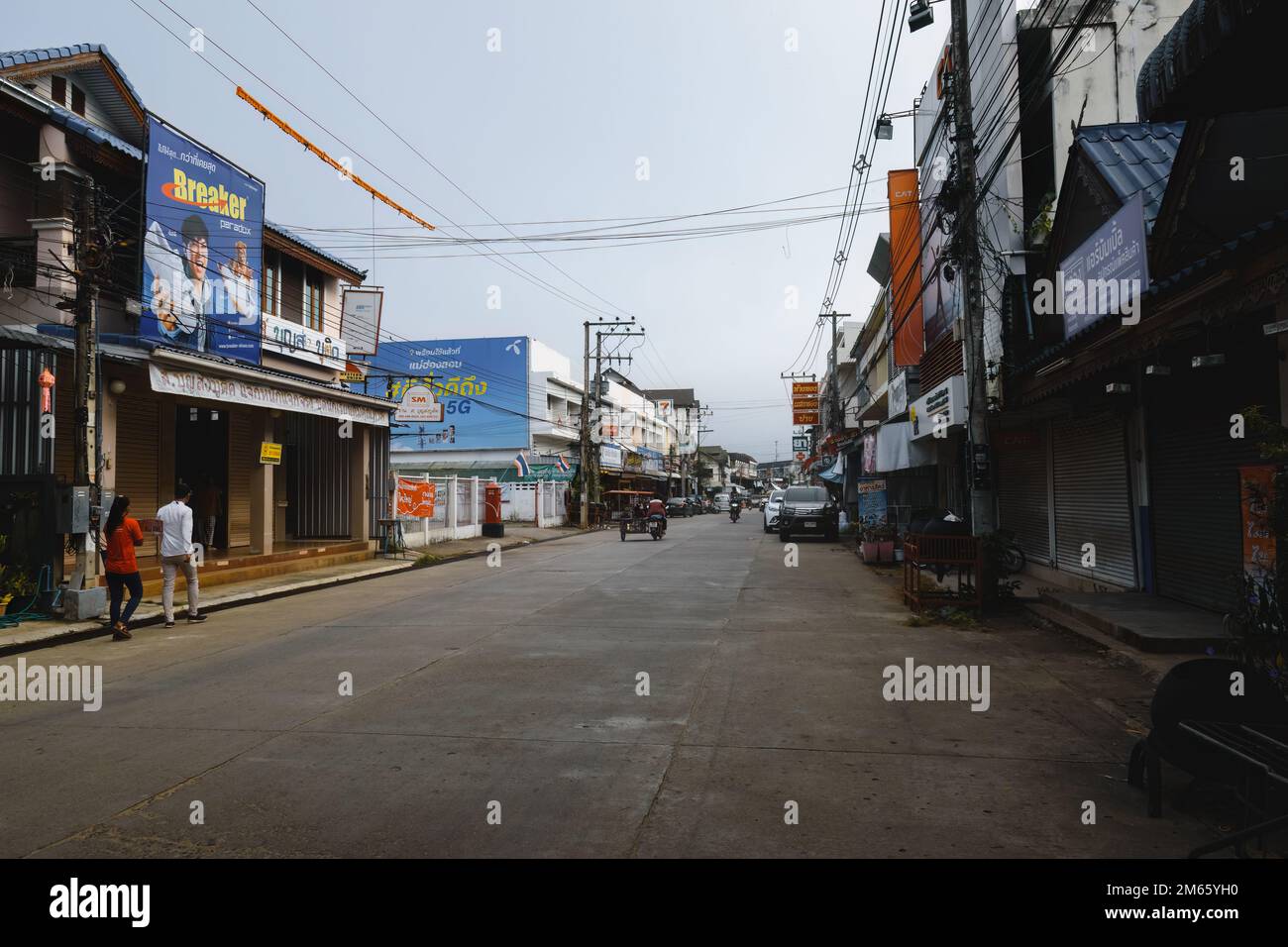 Pai, Thailand. 19. November 2022. Straße mit wenig Verkehr in Pai, Thailand Stockfoto