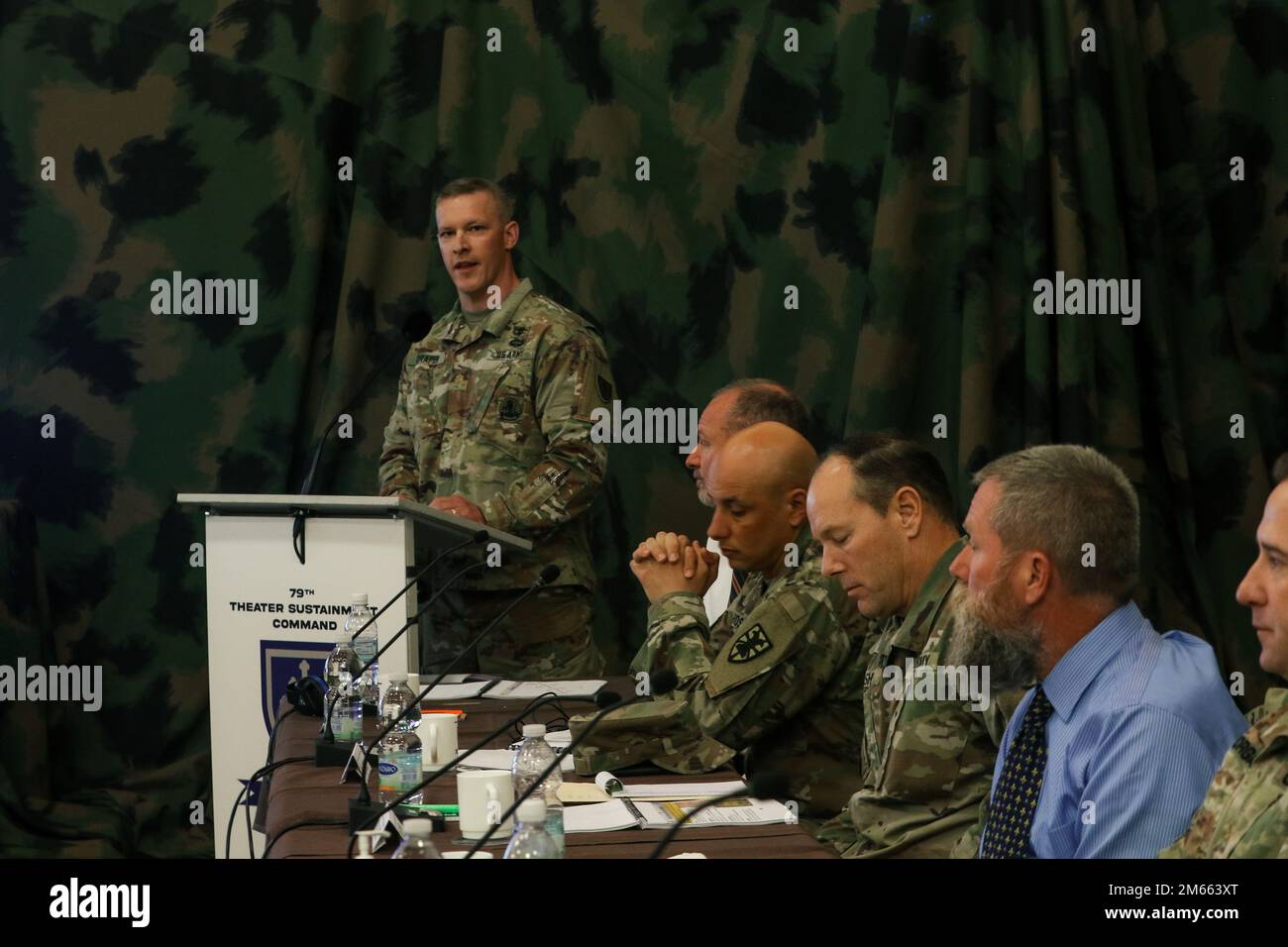 79. G3 Mitarbeiter präsentieren Logistik- und Nachhaltigkeitsanforderungen auf der 22,2 African Lion ROC Drill, April 5. Stockfoto