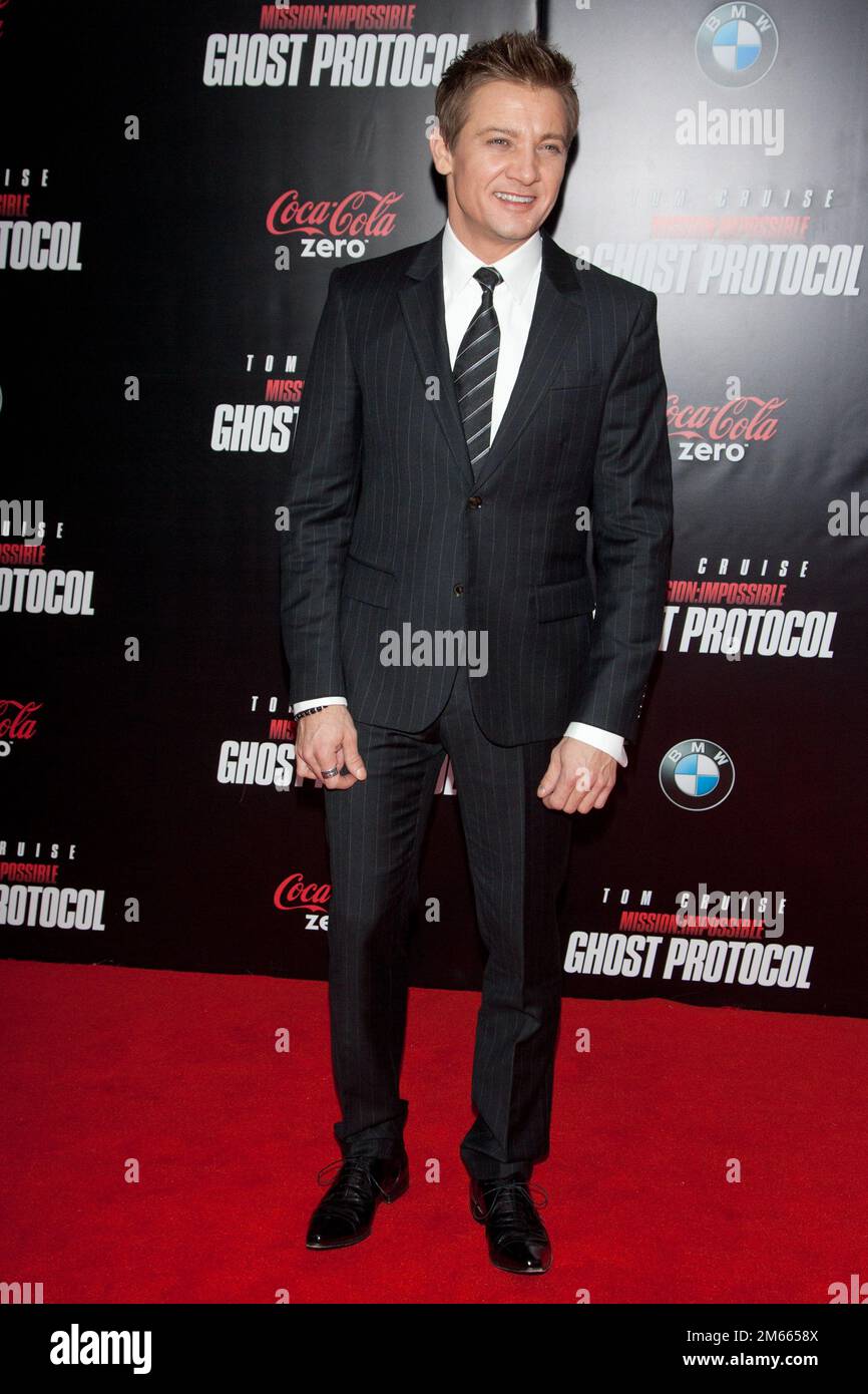 Jeremy Renner nimmt am 19. Dezember 2011 im Ziegfeld Theatre in New York City an der US-Premiere „Mission: Impossible - Ghost Protocol“ Teil. Stockfoto