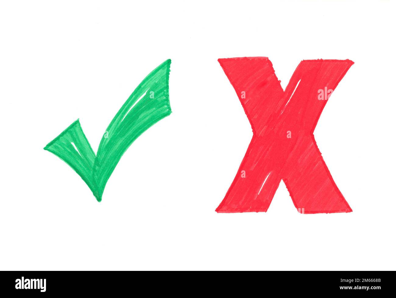 Von Hand gezeichnete Häkchen mit Farbmarkierungen, isoliert auf weißem Hintergrund. Gescanntes Original. Stockfoto