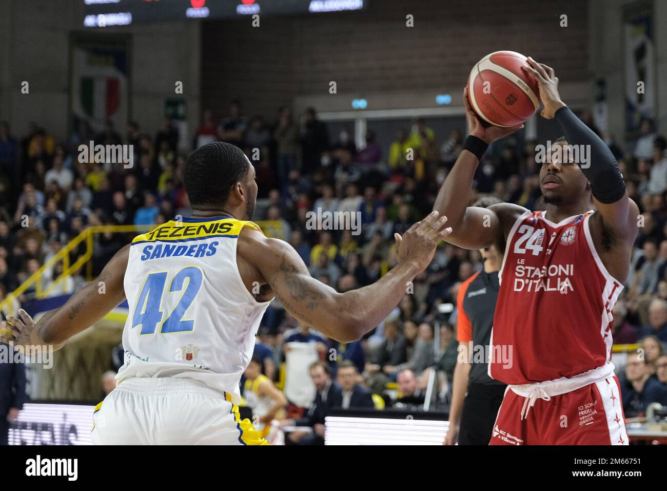 Palaolimpia, Verona, Italien, 02. Januar 2023, Frank Bartley - Pallacanestro Trieste während Tezenis Verona gegen Pallacanestro Trieste - Italienischer Basketball A-Serie Championship Stockfoto