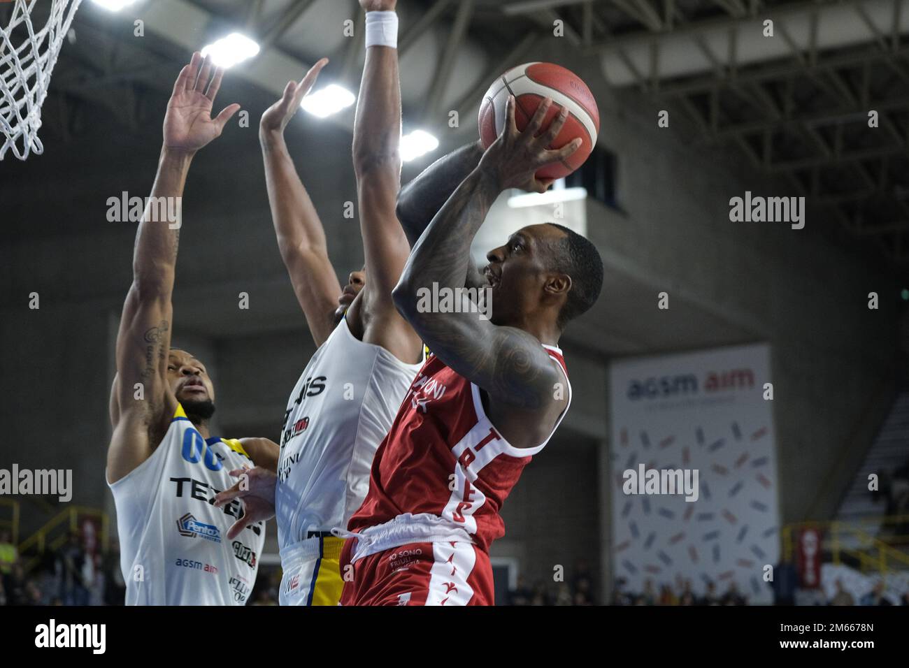 Palaolimpia, Verona, Italien, 02. Januar 2023, Frank Gaines - Pallacanestro Triest während Tezenis Verona gegen Pallacanestro Trieste - Italienischer Basketball A-Serie Championship Stockfoto