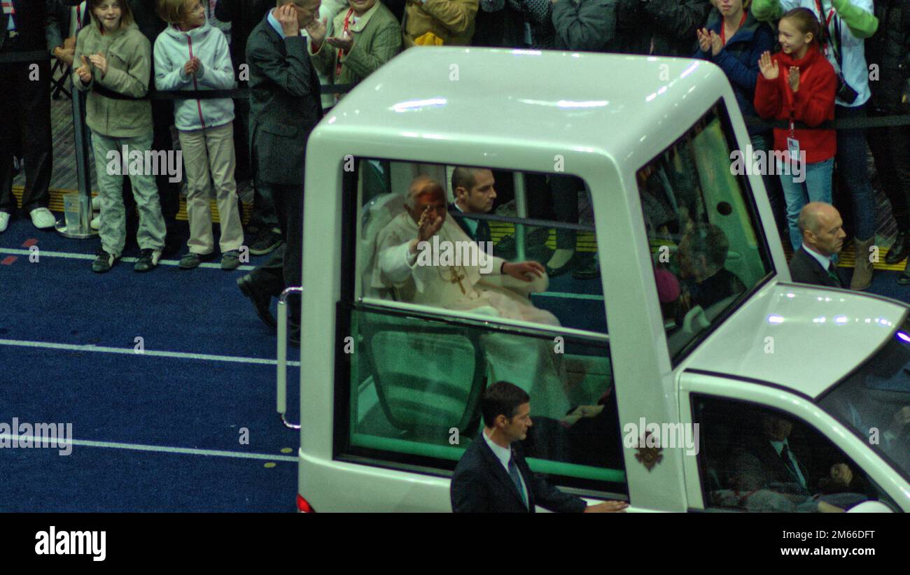 Papst Benedikt XVI im Berliner Olympiastadion Josef Ratzinger Stockfoto