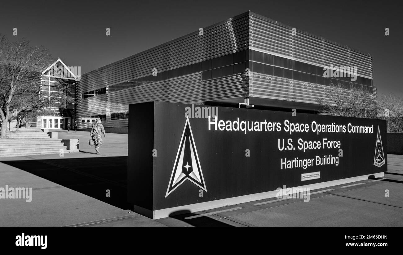 Das Hauptquartier Space Operations Command (SPOC) wurde mit aktualisierten Beschilderungen in Gebäude 1 am Peterson Space Force Base, Colorado, ausgestattet. Stockfoto