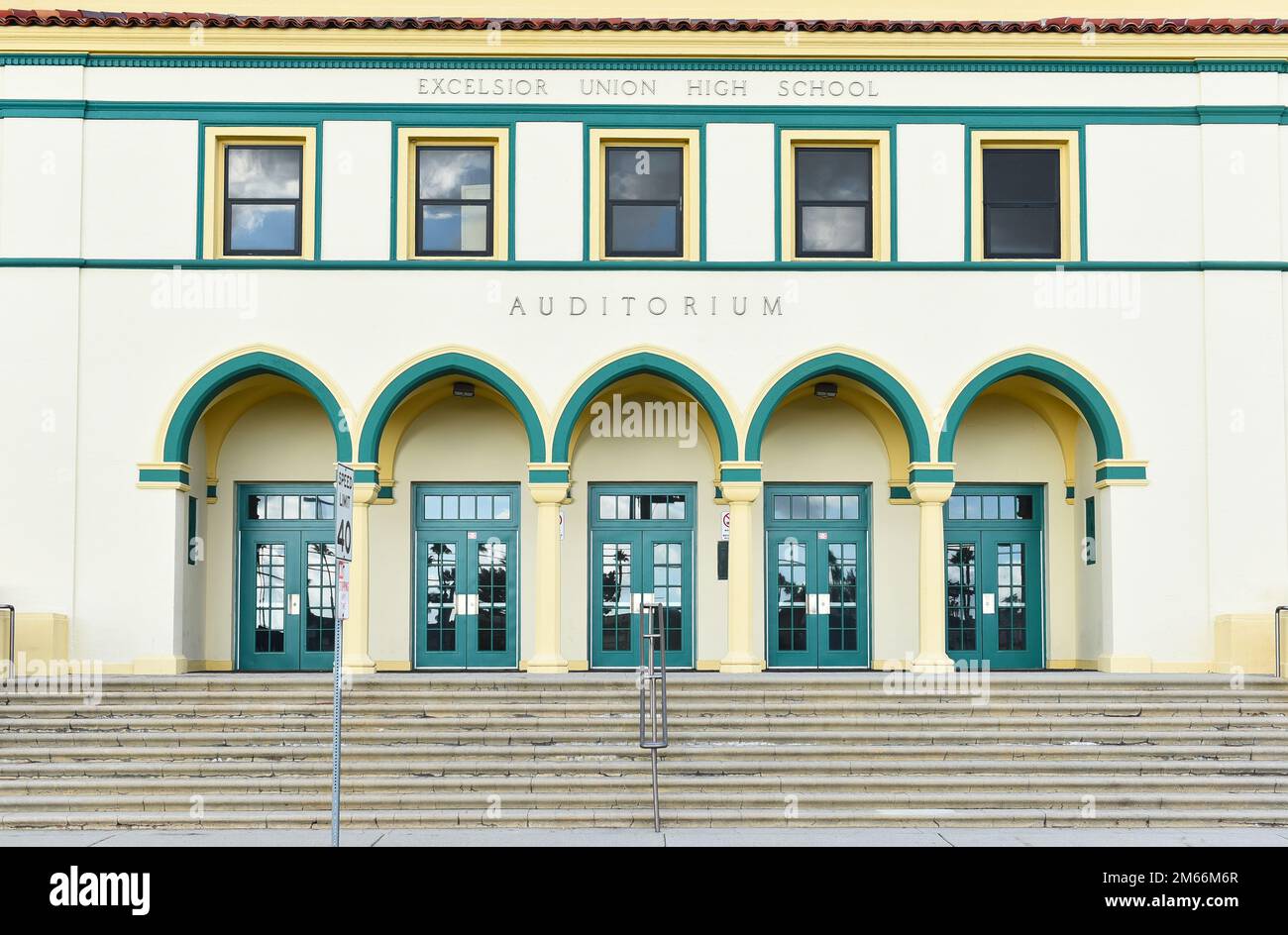 NORWALK, KALIFORNIEN - 28. DEZ. 2022: Auftakt des Auditoriums an der Excelsior High School, ursprünglich Excelsior Union High School genannt, wurde 190 gegründet Stockfoto