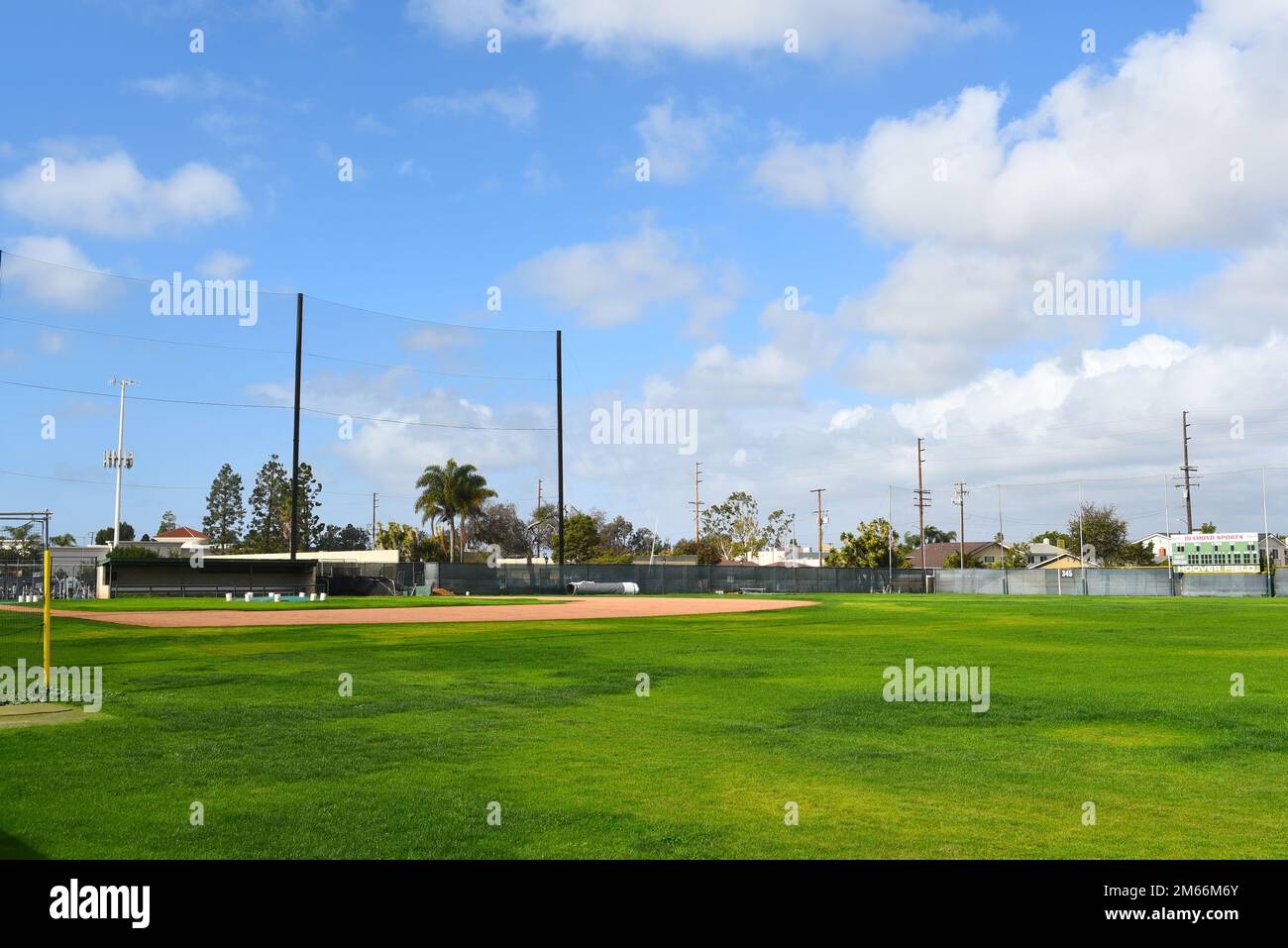 HUNTINGTON BEACH, KALIFORNIEN - 01. JANUAR 2023: Fred Hoover Baseballfeld auf dem Campus des Golden West College, Heimstadion der Rustlers. Stockfoto