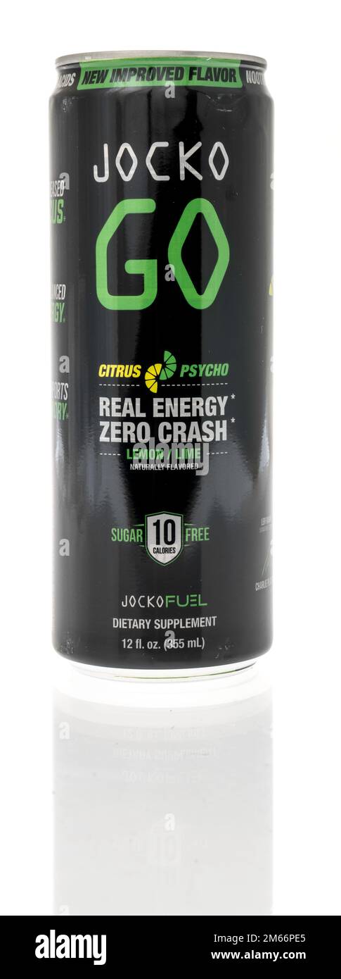 Winneconne, WI - 5. Dezember 2022: Eine Dose Jocko Go mit echtem Energy Drink auf einem abgelegenen Hintergrund. Stockfoto