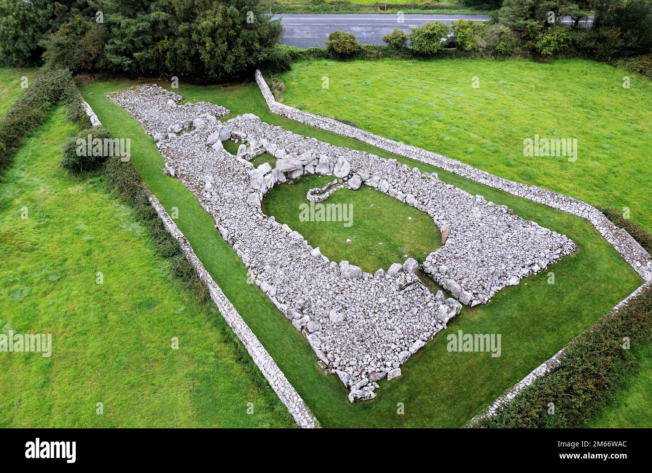 Creevykeel prähistorischer jungsteinzeitlicher Hof Cairn Begräbniskammer Komplex nahe Cliffony, County Sligo, Irland. Zwischen 4500 und 6000 Jahre alt Stockfoto