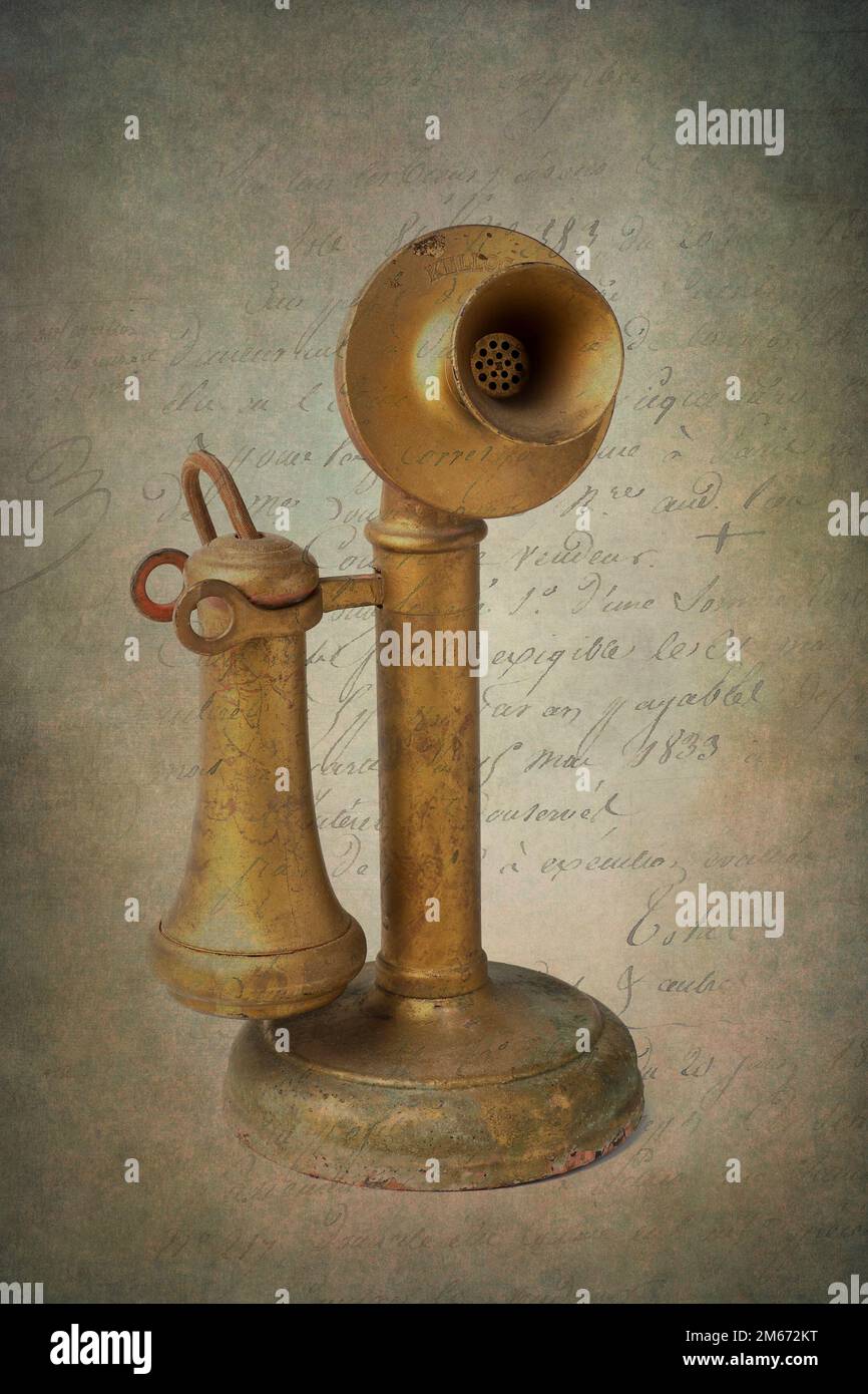 Altes Gold-Telefon Stockfoto