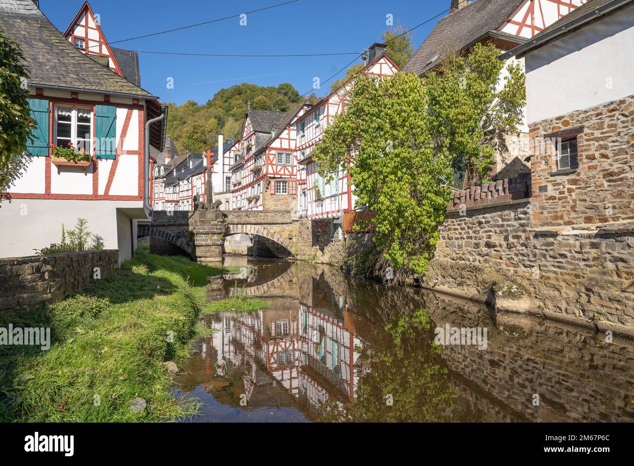 Traditionelles Fachwerk Häuser der Eifel, Monreal, Deutschland Stockfoto