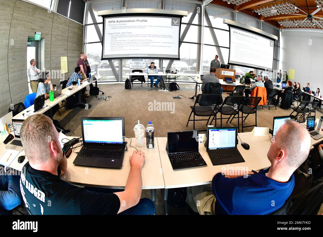 Teilnehmer an einem Seminar zur RPA Roadshow am 14. April 2022 im Weber Basin Water Conservation District. Die von UiPath produzierte Software soll die Workflow-Effizienz durch die Automatisierung sich wiederholender Aufgaben erhöhen. Stockfoto