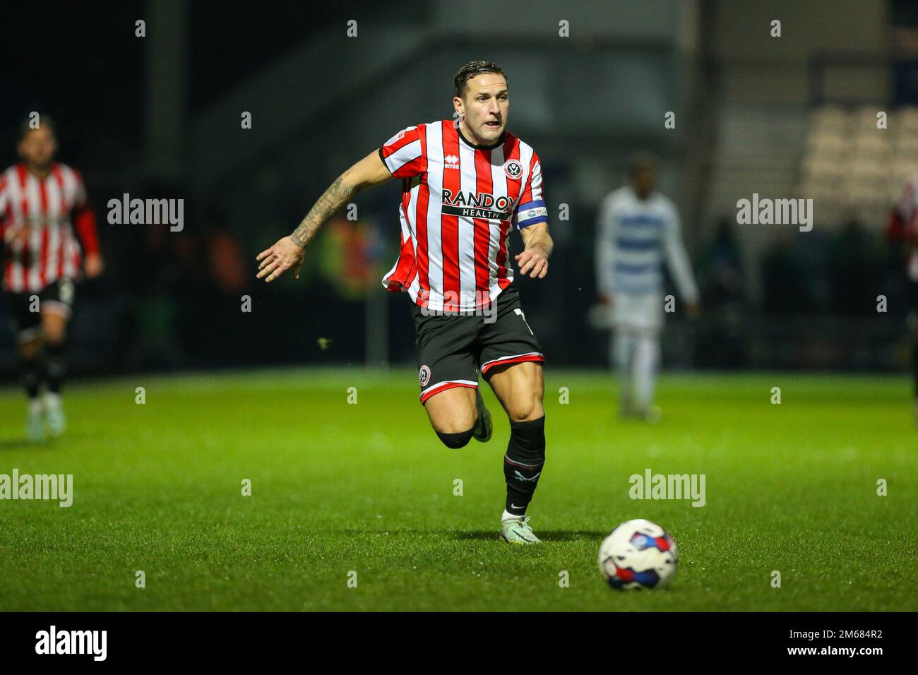 London, Großbritannien. 02. Januar 2023. Billy Sharp #10 von Sheffield United auf dem Ball während des Sky Bet Championship-Spiels Queens Park Rangers vs Sheffield United im Kiyan Prince Foundation Stadium, London, Großbritannien, 2. Januar 2023 (Foto von Arron Gent/News Images) in London, Großbritannien, am 1./2. Januar 2023. (Foto: Arron Gent/News Images/Sipa USA) Guthaben: SIPA USA/Alamy Live News Stockfoto