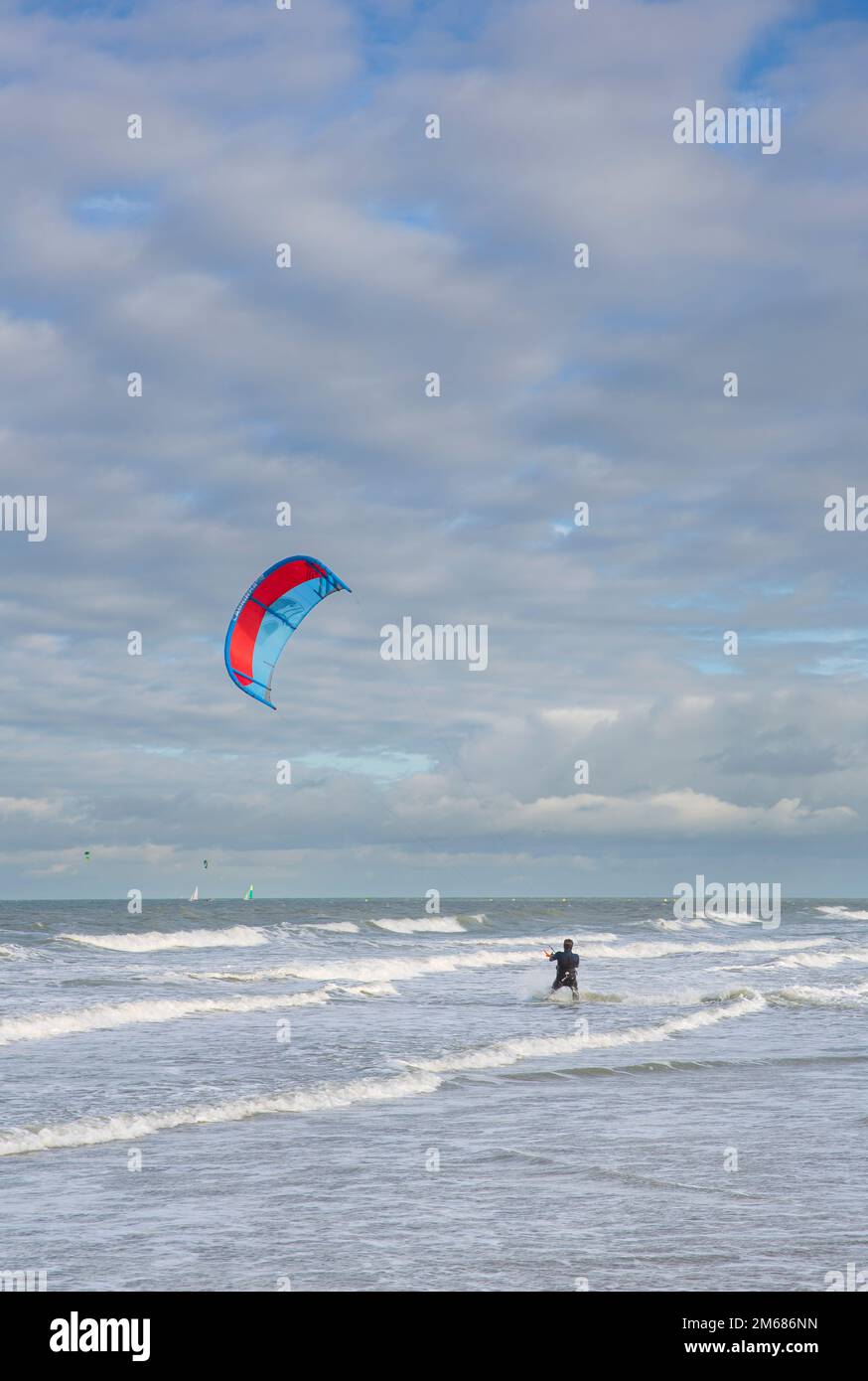 Kitesurfer in Dünkirchen, Malo-les-bains, Pas de calais, Frankreich Stockfoto