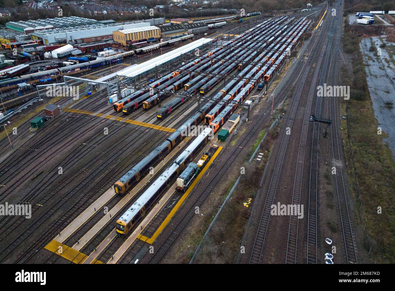 Tyseley, Birmingham, England, 3. Januar 2023: Abgestellte und leere Züge der West Midlands Railway im Bahnwartungsdepot Tyseley in Birmingham, da die Eisenbahnarbeiter zu Beginn des neuen Jahres an einem Streik teilnehmen. Quelle: Stop Press Media/Alamy Live News Stockfoto