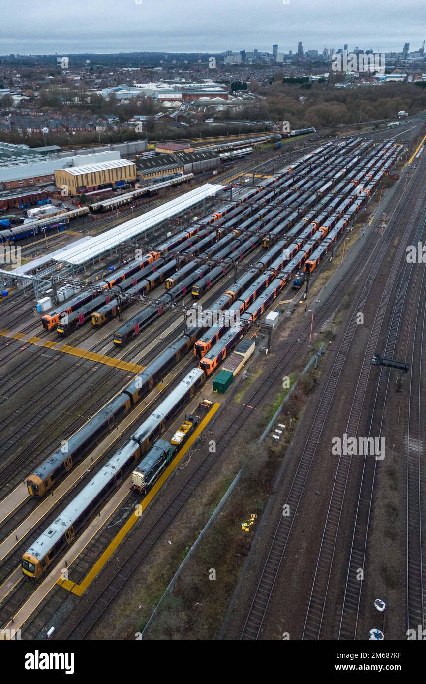 Tyseley, Birmingham, England, 3. Januar 2023: Abgestellte und leere Züge der West Midlands Railway im Bahnwartungsdepot Tyseley in Birmingham, da die Eisenbahnarbeiter zu Beginn des neuen Jahres an einem Streik teilnehmen. Quelle: Stop Press Media/Alamy Live News Stockfoto