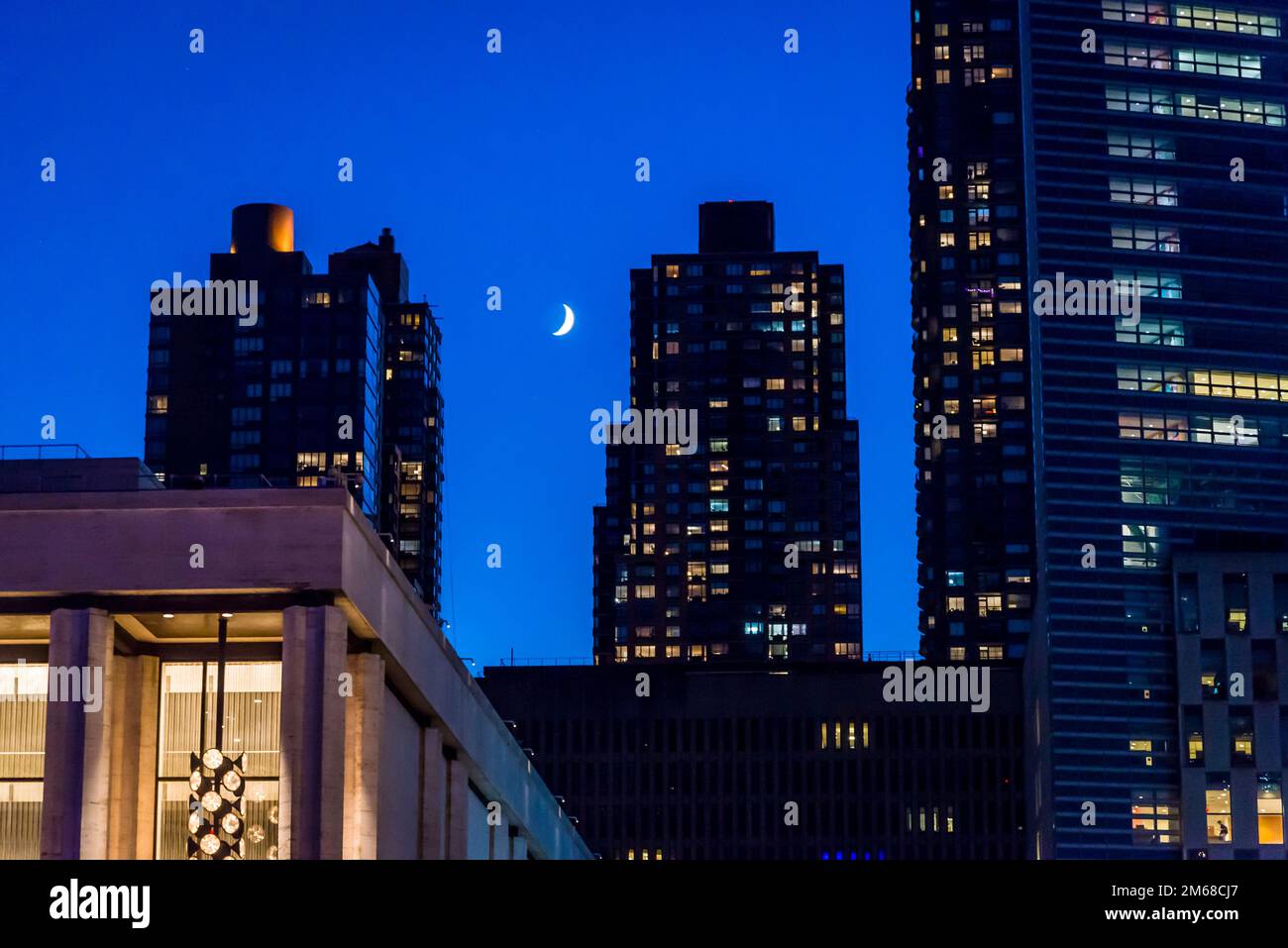 New Moon, Lincoln Center for the Performing Arts, Gebäudekomplex im Lincoln Square Viertel an der Upper West Side von Manhattan, New Yor Stockfoto