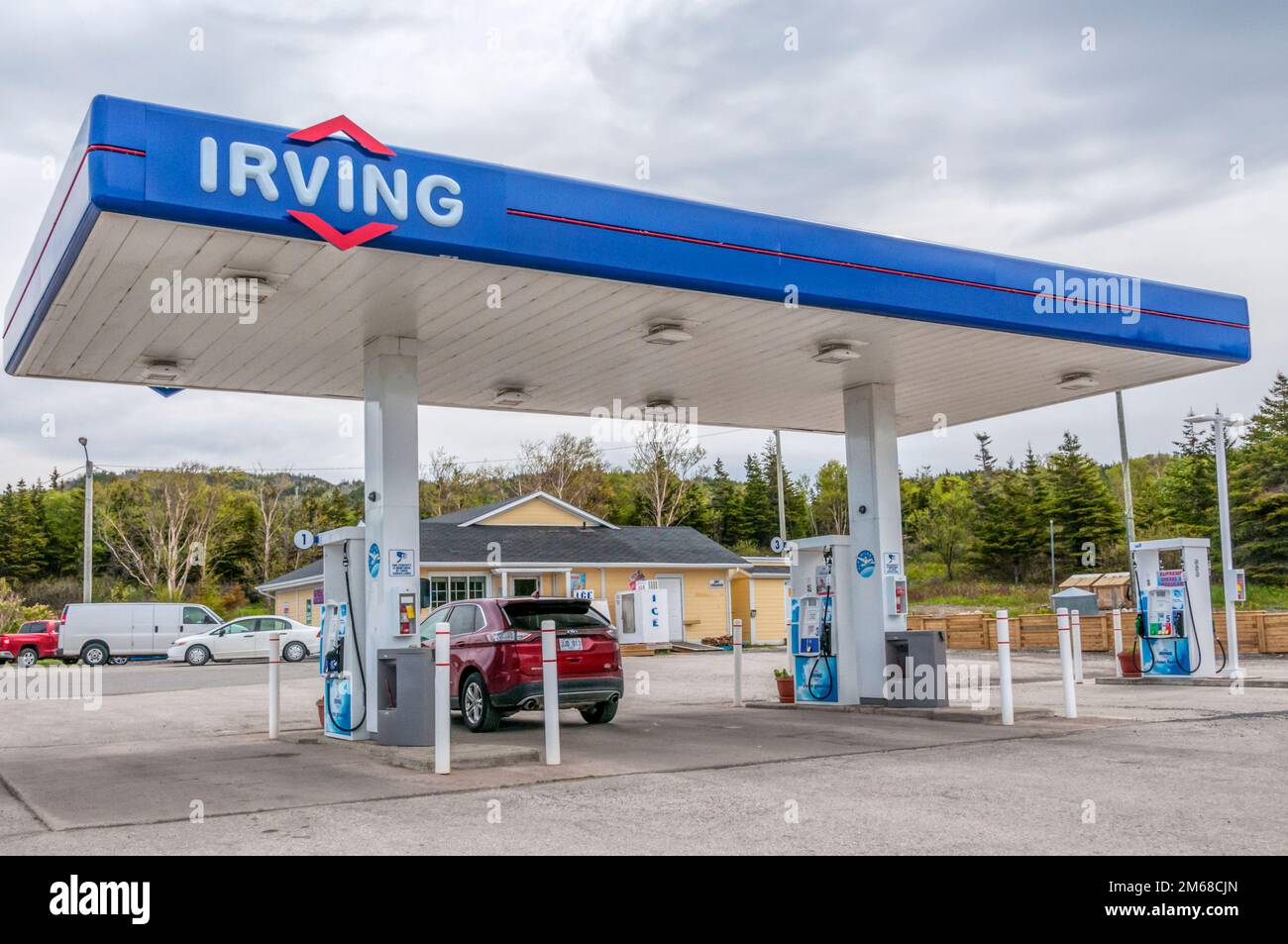 Irving Tankstelle in Rocky Harbour, Neufundland, Kanada. Stockfoto