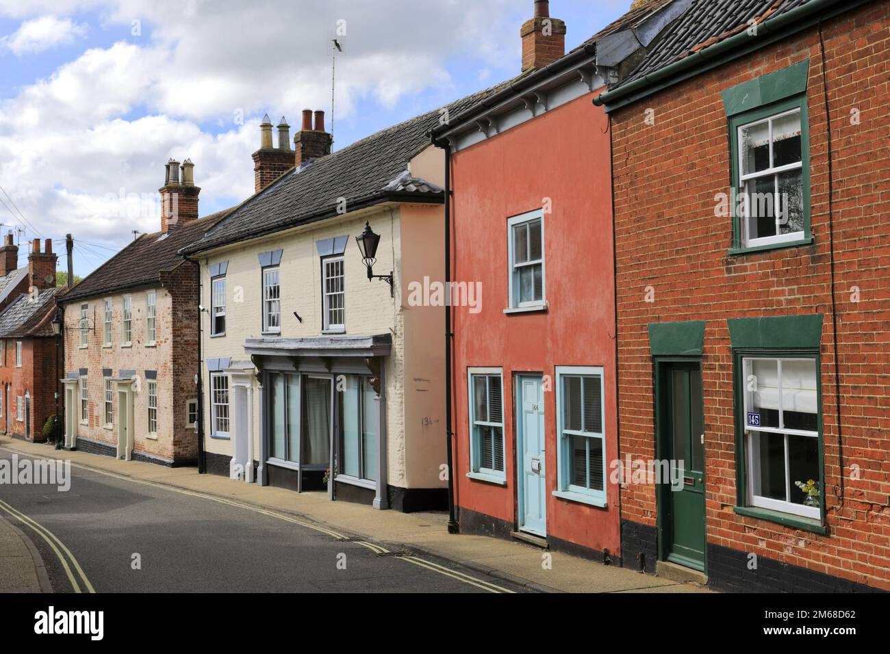 Straßenszene in Halesworth Market Town, Suffolk, England, Großbritannien Stockfoto