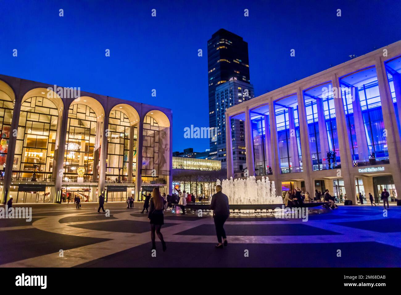 David Geffen Hall und Metropolitan Opera House, Lincoln Center for the Performing Arts, Gebäudekomplex im Lincoln Square Viertel auf der Stockfoto
