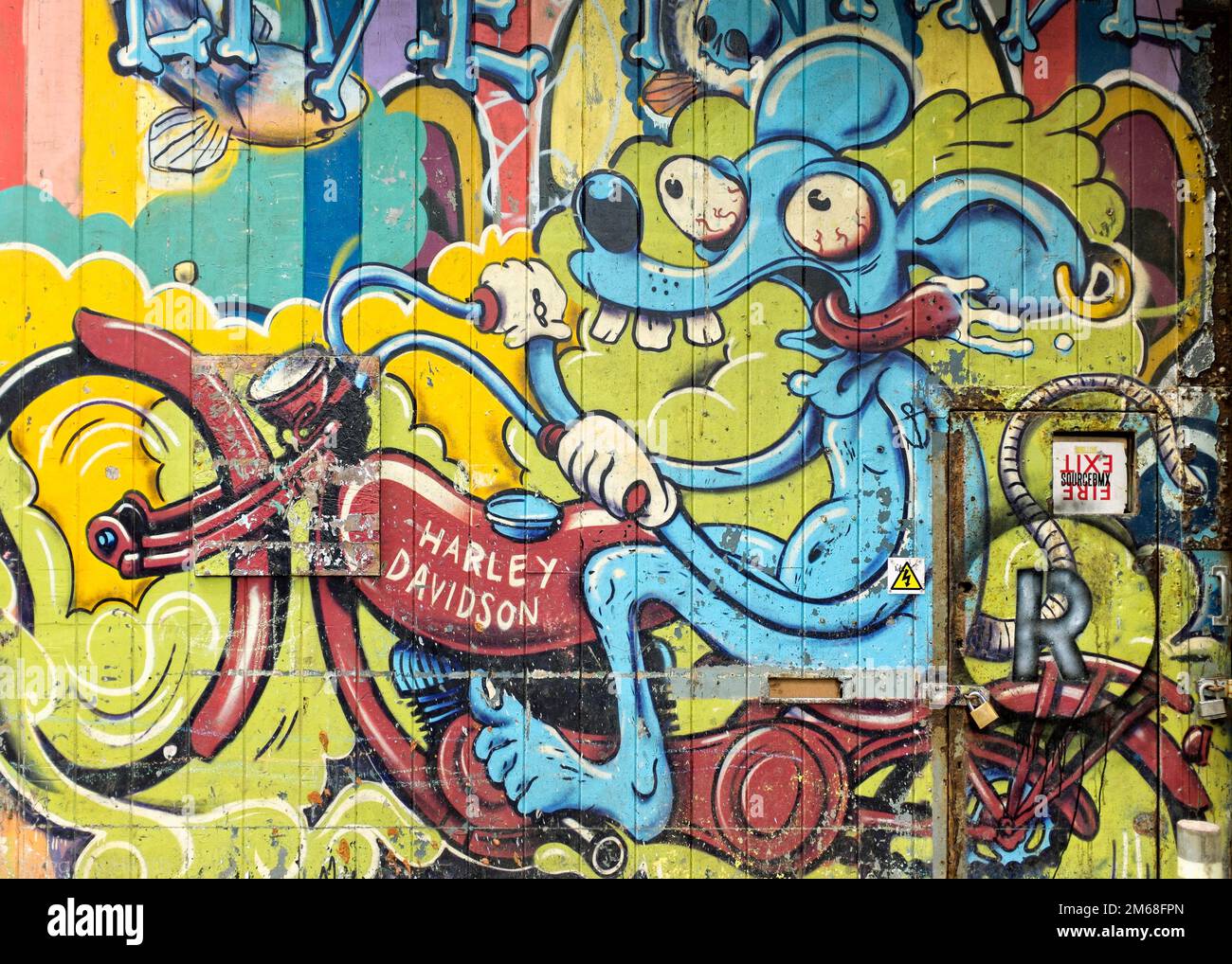 Street Art vor dem Printworks und Bar - Hastings, East Sussex, England Stockfoto