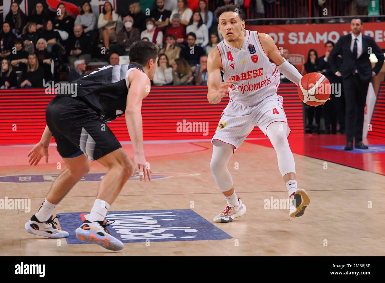 Enerxenia Arena, Varese, Italien, 02. Januar 2023, Colbey Ross (Openjobmetis Varese) MVP des Spiels für Openjobmetis Varese während Openjobmetis Var Stockfoto