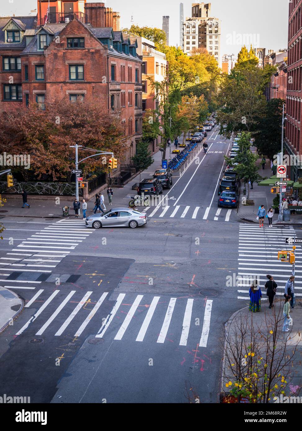 Blick auf die 10. Avenue in Chelsea von der High Line, einem linearen