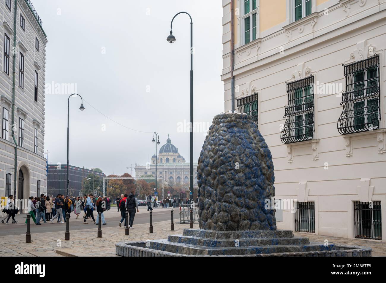 16. oktober, 2022. Oktober, Wien, Österreich. Blick auf ein Steindenkmal vor der Hofburg, dem ehemaligen Hauptkaiserpalast der Habsburger Dynastie. Stockfoto