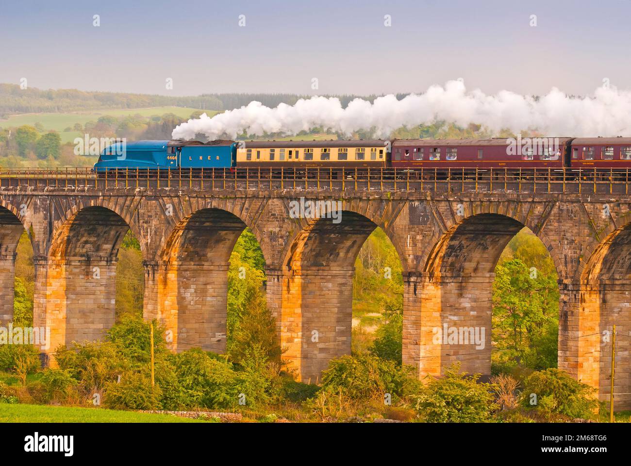 Steam Train Bittern überquert das Avon Viadukt, Schottland Stockfoto