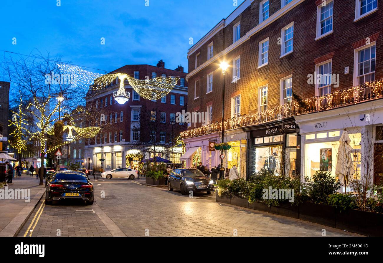 Weihnachtsdekorationen in Elizabeth Street Chelsea London UK Stockfoto