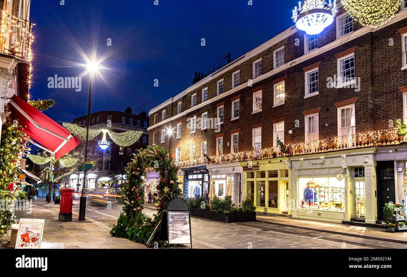 Weihnachtsdekorationen in Elizabeth Street Chelsea London UK Stockfoto