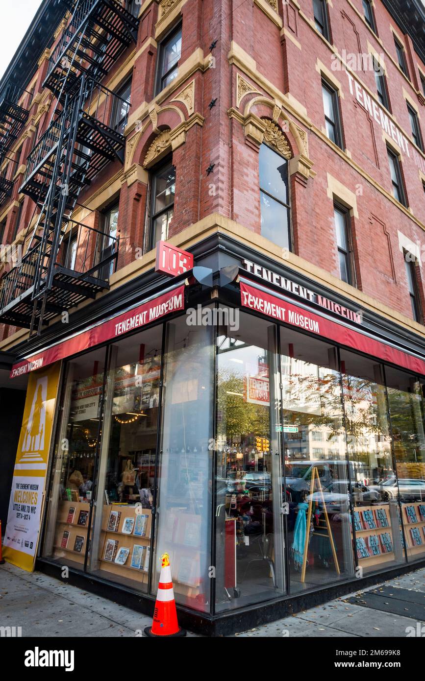 Tenement Museum in The Bowery, ein historisches Viertel in der Lower East Side von Manhattan, New York City, USA Stockfoto