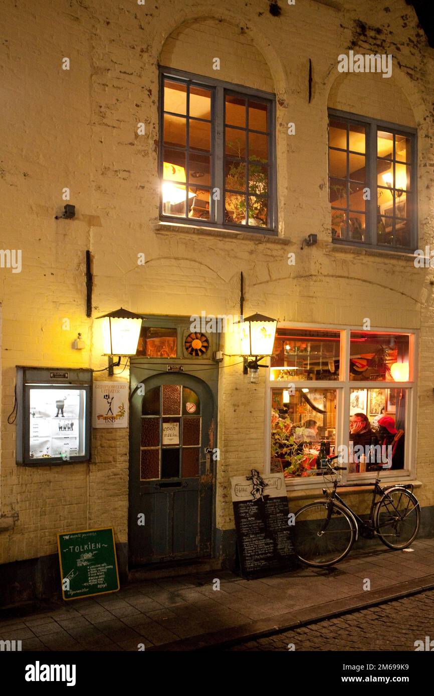 Kneipe in der Altstadt | Bierstube in der Altstadt | [ © Guido Schiefer Melchiorstr. 14, 50670 K o e l n; Tel.: (+49)171,7 43 34 50; E-Mail: info@gu Stockfoto