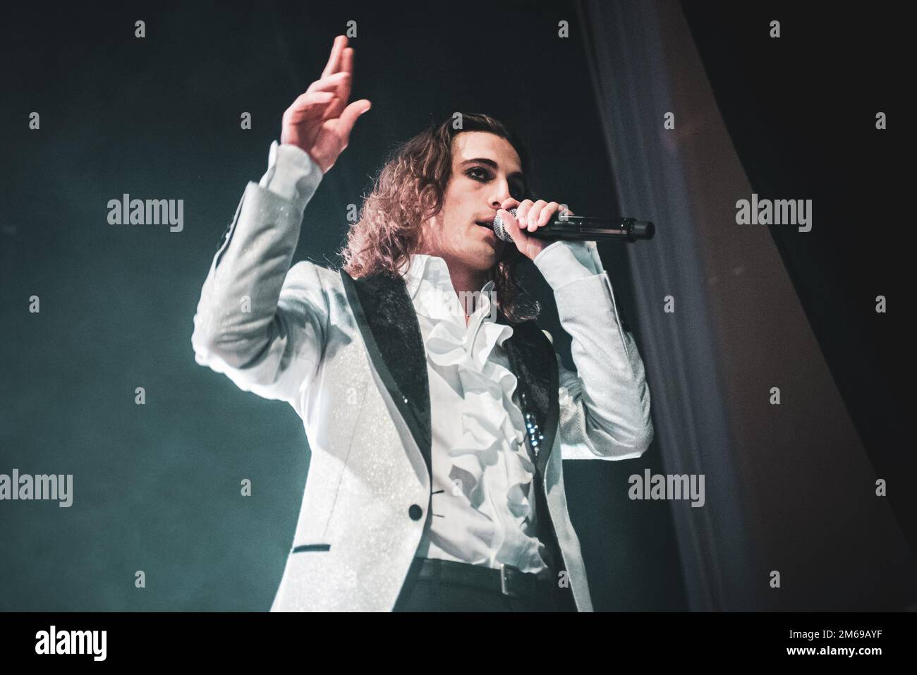 TEATRO CONCORDIA, VENARIA, ITALIEN: Damiano David, Sänger der italienischen Rockband Maneskin, tritt live auf der Bühne für die „Il ballo della vita“-Tour auf Stockfoto