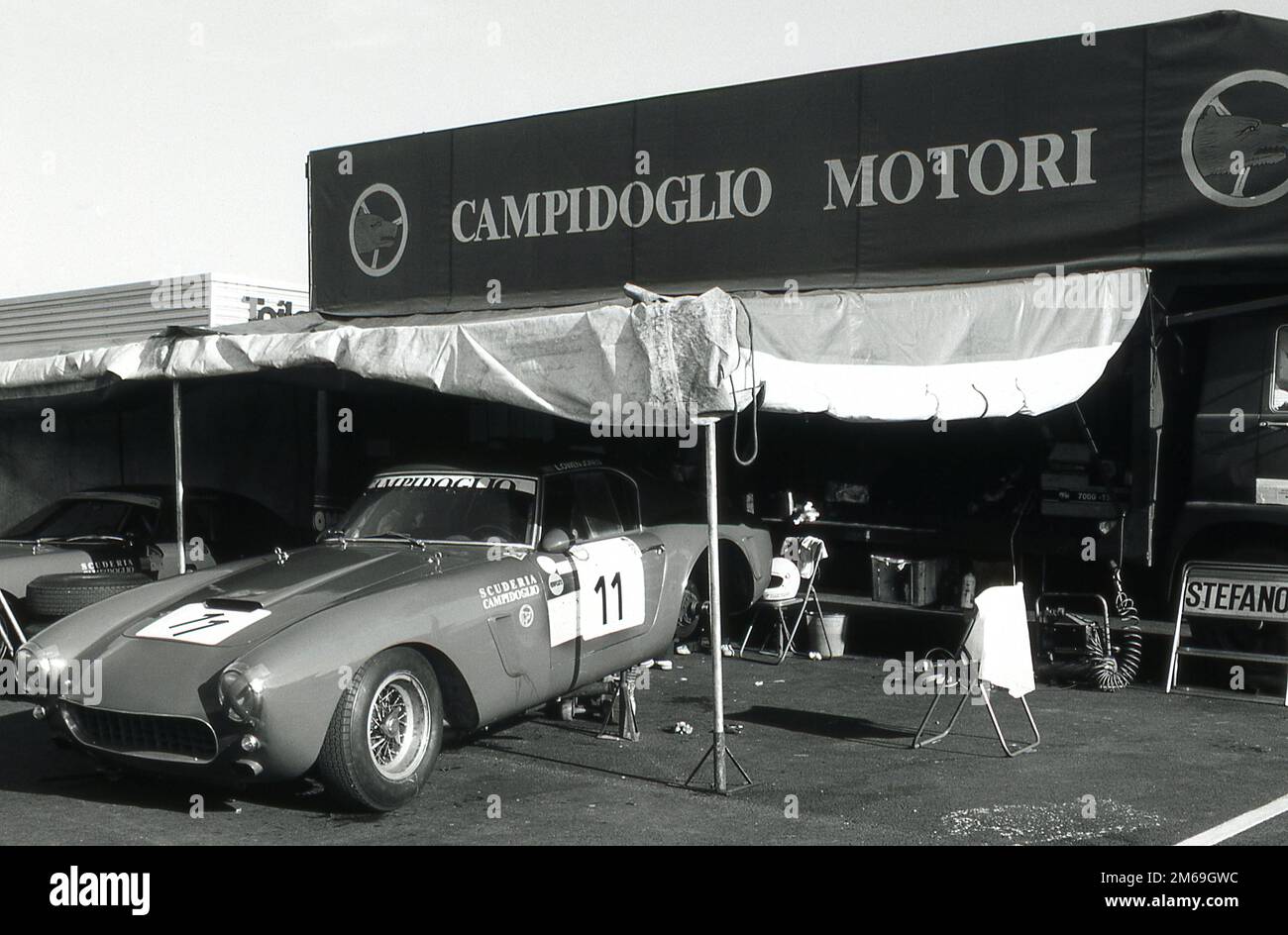 1960 Ferrari 250 GT SWB in der Anlegestelle beim Coys Historic Festival bei den klassischen Autorennen in Silverstone am 1995. Juli Stockfoto